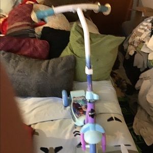 SCOOTER CHILD WITH THE MOVIE FROZEN PADS ECT